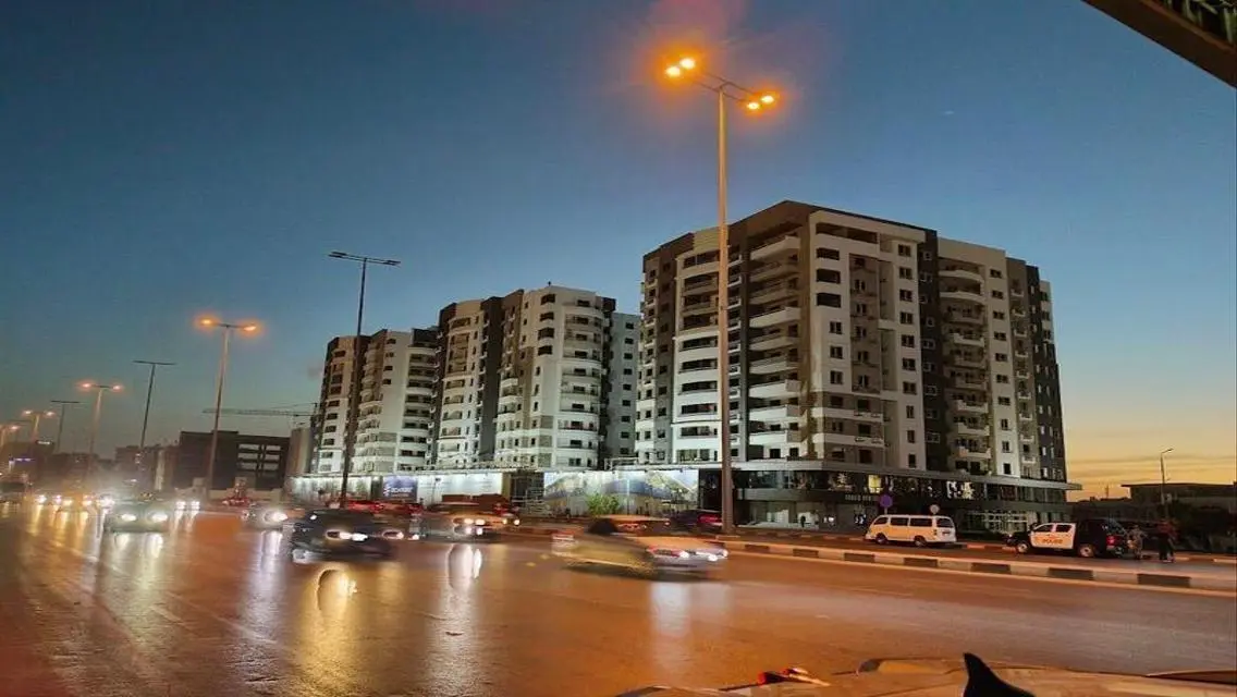 للبيع محل علي الواجهه مباشره في النزهه فوري +تشطيب
