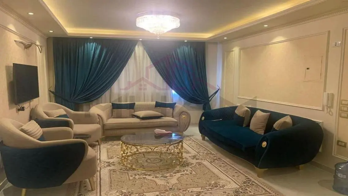 شقه133م للايجار بالمطبخ والتكيفات تشطيب الترا لوكس