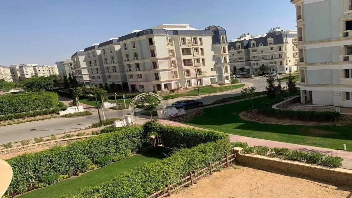 شقه133م للايجار بالمطبخ والتكيفات تشطيب الترا لوكس