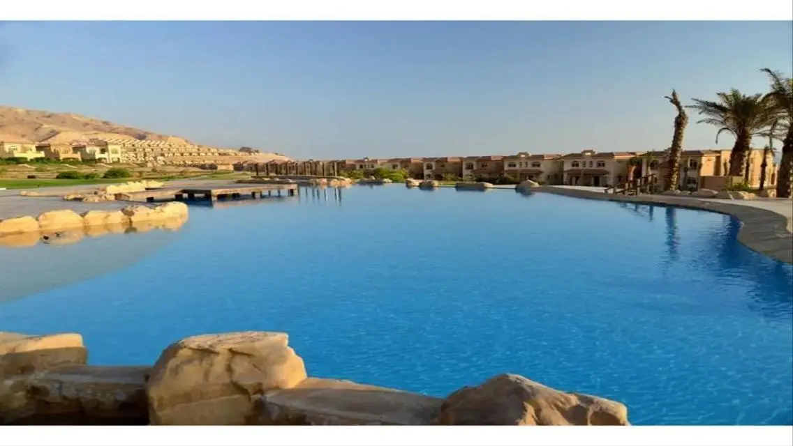 شاليه بحديقه خاصه للبيع فيو حمام سباحه 275,000