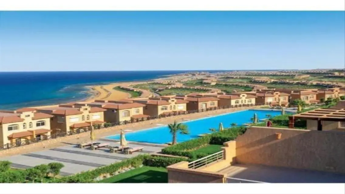 شاليه بحديقه خاصه للبيع فيو حمام سباحه 275,000
