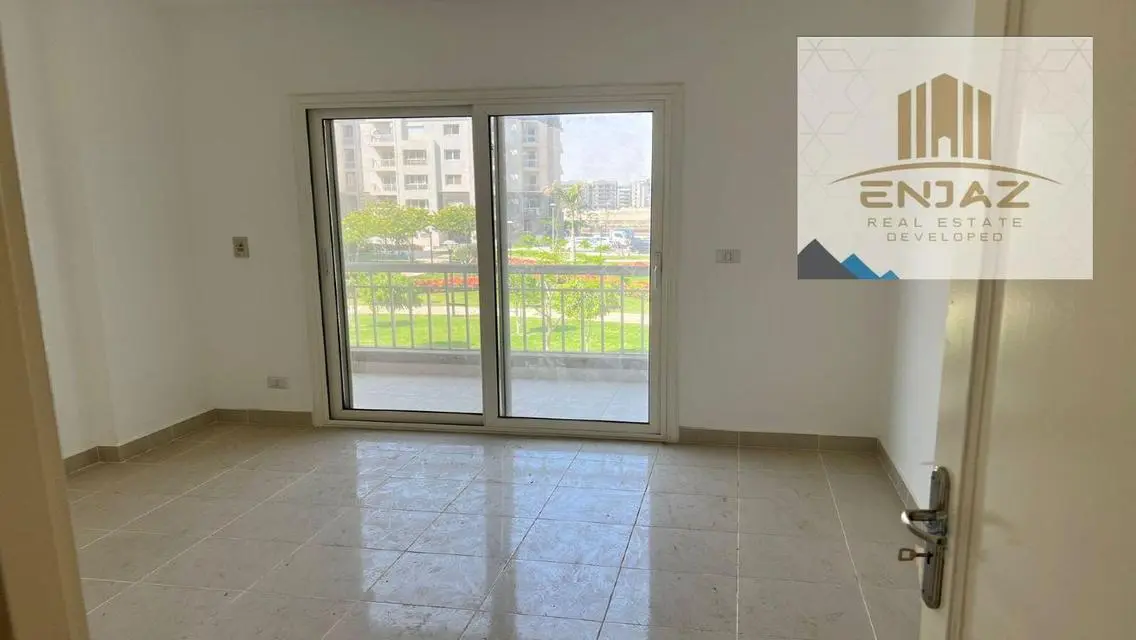 امتلك شقه باجمل لوكيشن بمدينتى فى B14