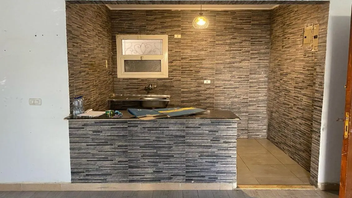 شقة بحديقة للايجار 84م كمبوند المهندسين الشيخ زايد
