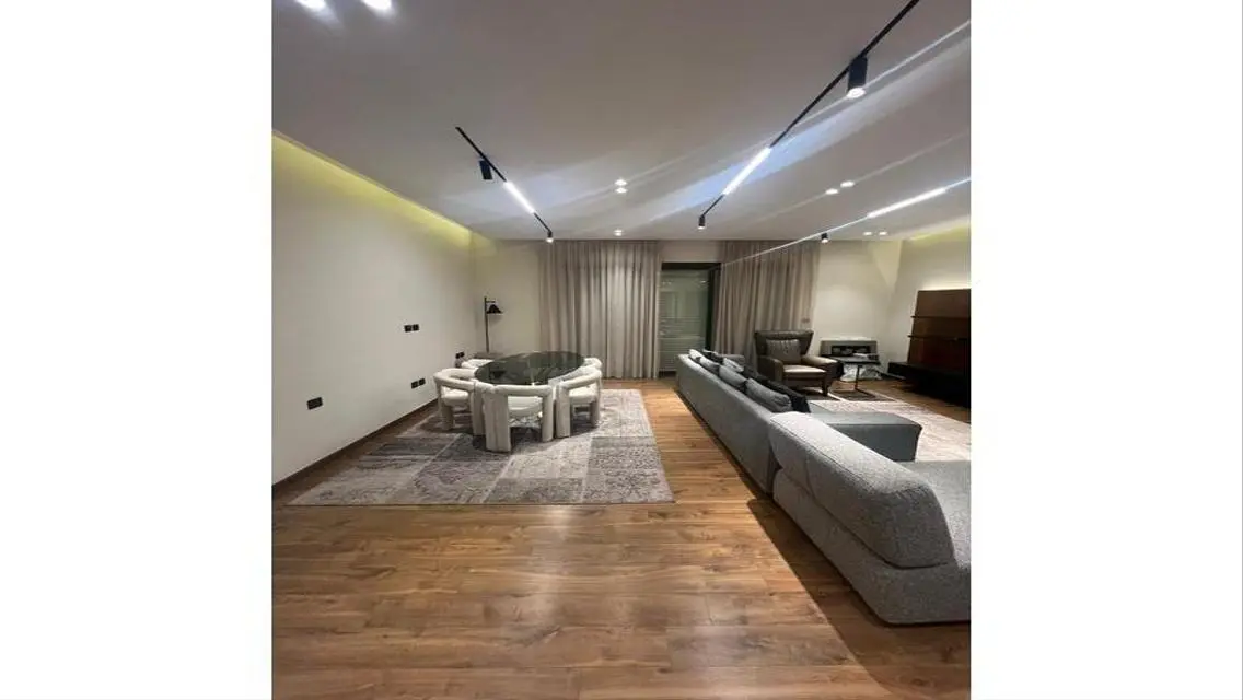Modern furnished ground floor with garden