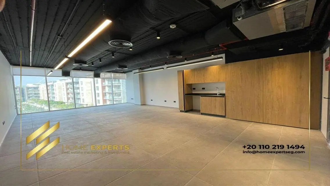 Modern Studio with Ample Space in Prime Location