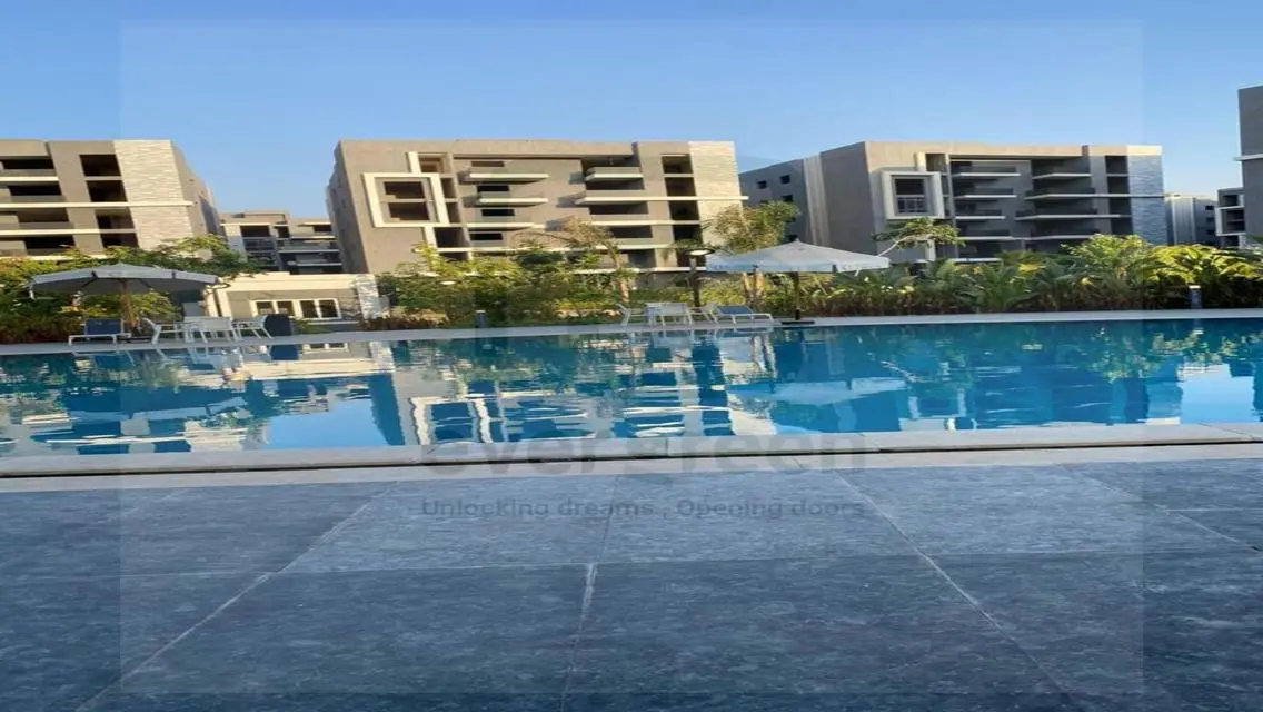 شقة مميزة استلام سنة بمقدم 5% و قسط على 10 سنين