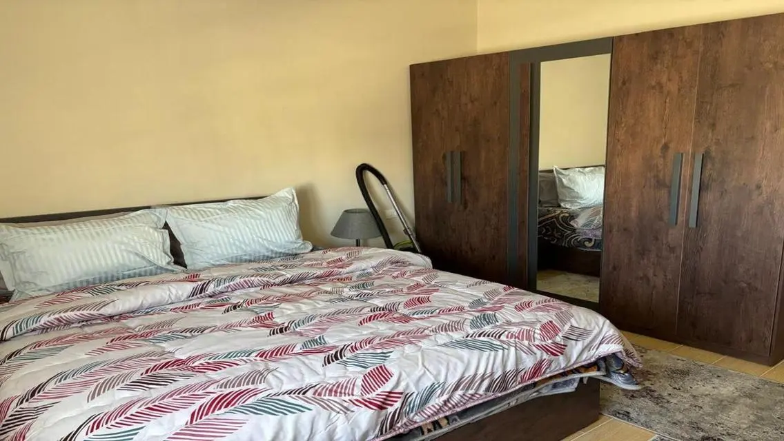 شاليه 100م فاخر مفروش للبيع , ازها العين السخنة
