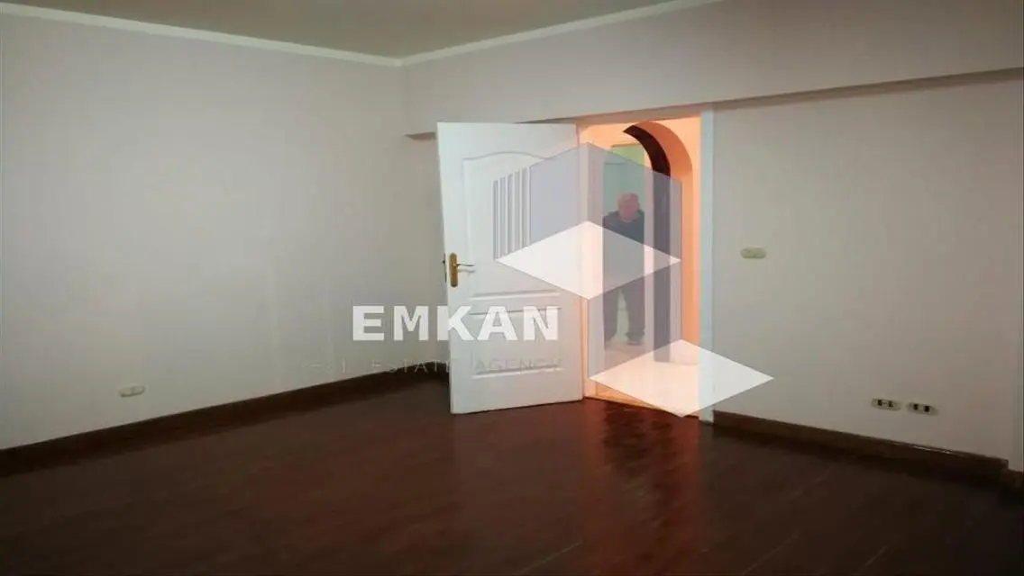 Ground floor apartment for rent, beverly hills