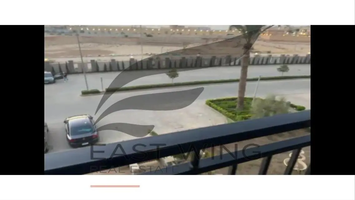 شقة فاخرة تحتوي على غرفة دراسة وإطلالات رائعة