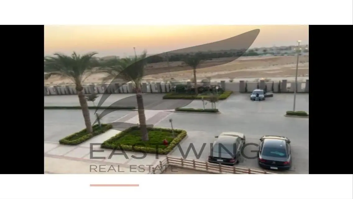 شقة فاخرة تحتوي على غرفة دراسة وإطلالات رائعة