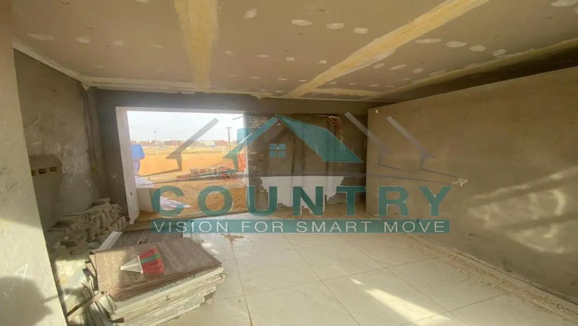 Town House Partly Finished Ready To Move 266 sqm .