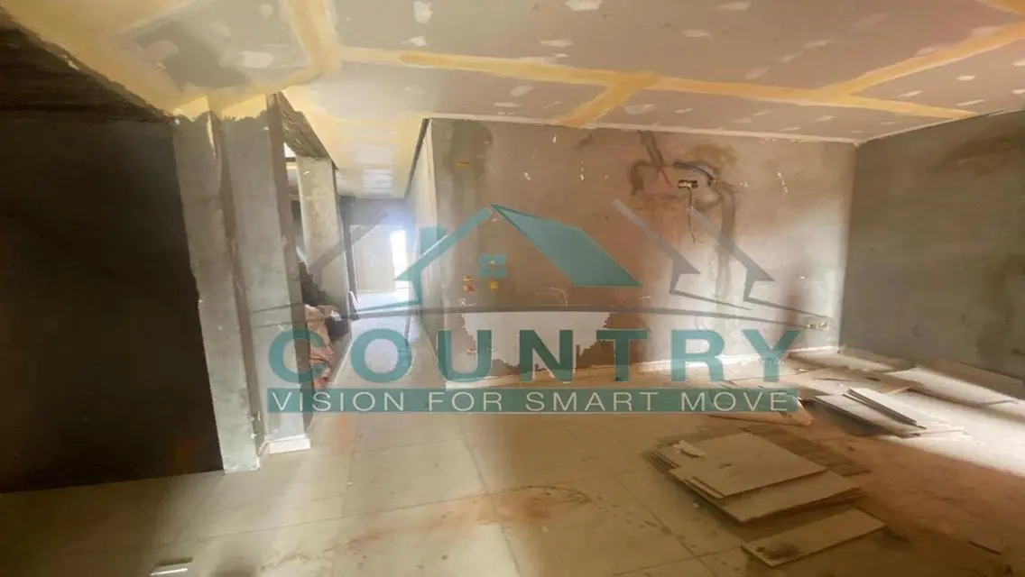 Town House Partly Finished Ready To Move 266 sqm .