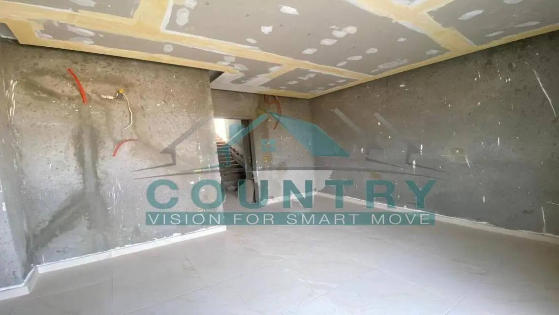 Town House Partly Finished Ready To Move 266 sqm .