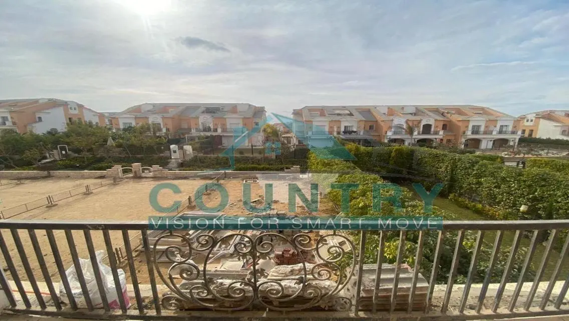 Town House Partly Finished Ready To Move 266 sqm .