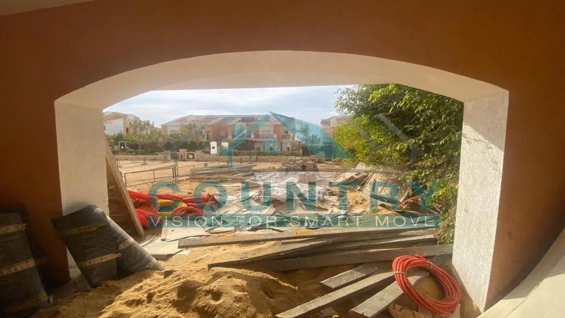 Town House Partly Finished Ready To Move 266 sqm .