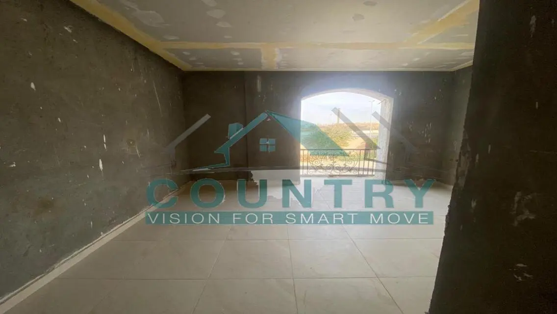Town House Partly Finished Ready To Move 266 sqm .