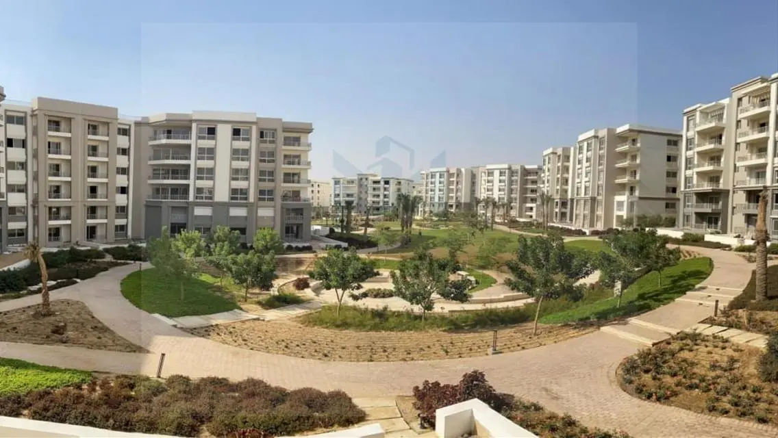 شقة فاخرة للبيع بمساحة واسعة وإطلالة جميلة