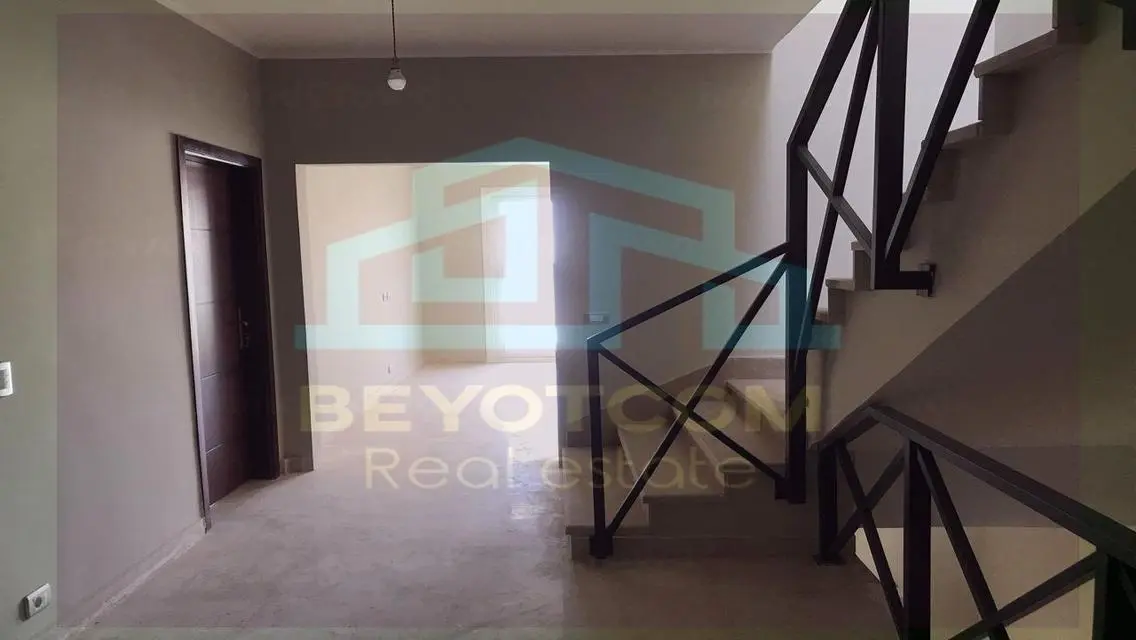 Corner townhouse for rent Golf Extension Palm Hils
