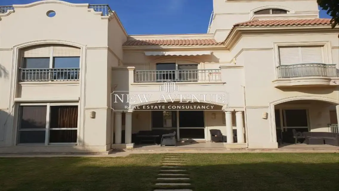 فيلا متشطبة على فيو مساحات خضراء واسعة في الباتيو2