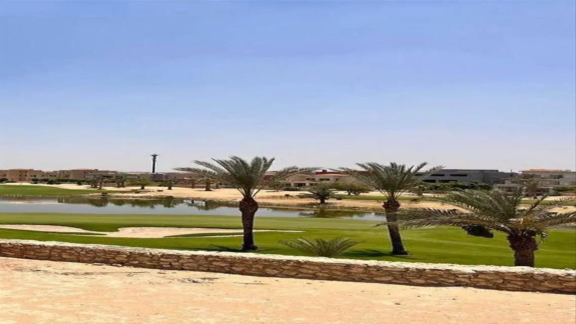 فيلا فاخرة للبيع بمسبح خاص وحدائق خضراء
