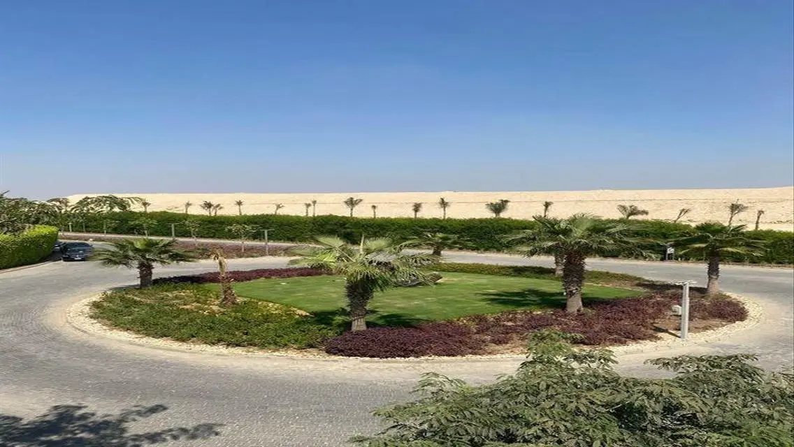 فيلا فاخرة للبيع بمسبح خاص وحدائق خضراء