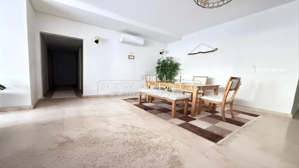 Fully furnished Ground apartment with garden