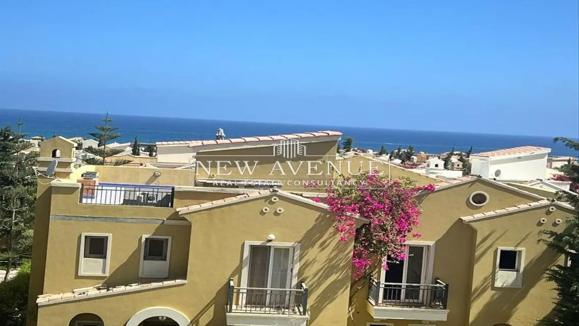 رووف شالية يطل على البحر تشطيب كامل و مفروش