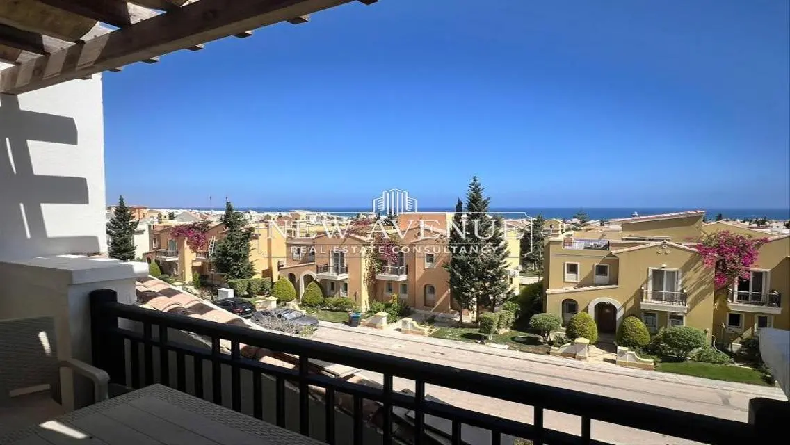 رووف شالية يطل على البحر تشطيب كامل و مفروش