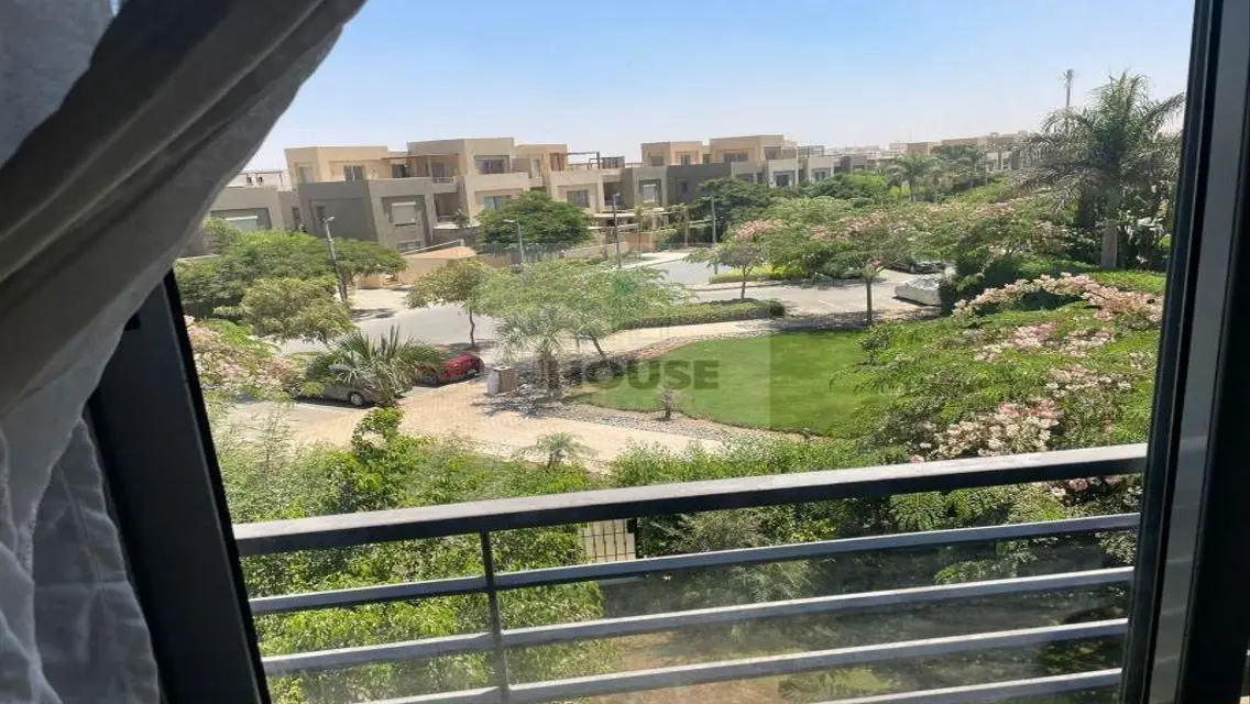 دوبلكس للبيع في كمبوند بالما باركس 208م