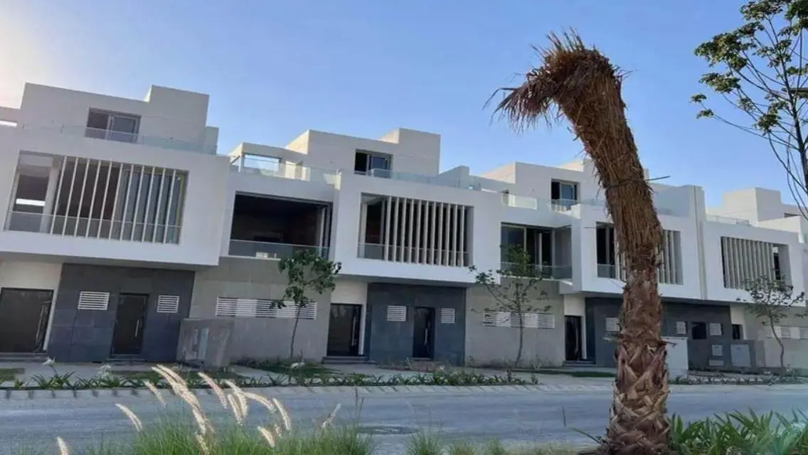 تاون هاوس بفيو مميز فى جولز بجانب مشاريع بالم هيلز