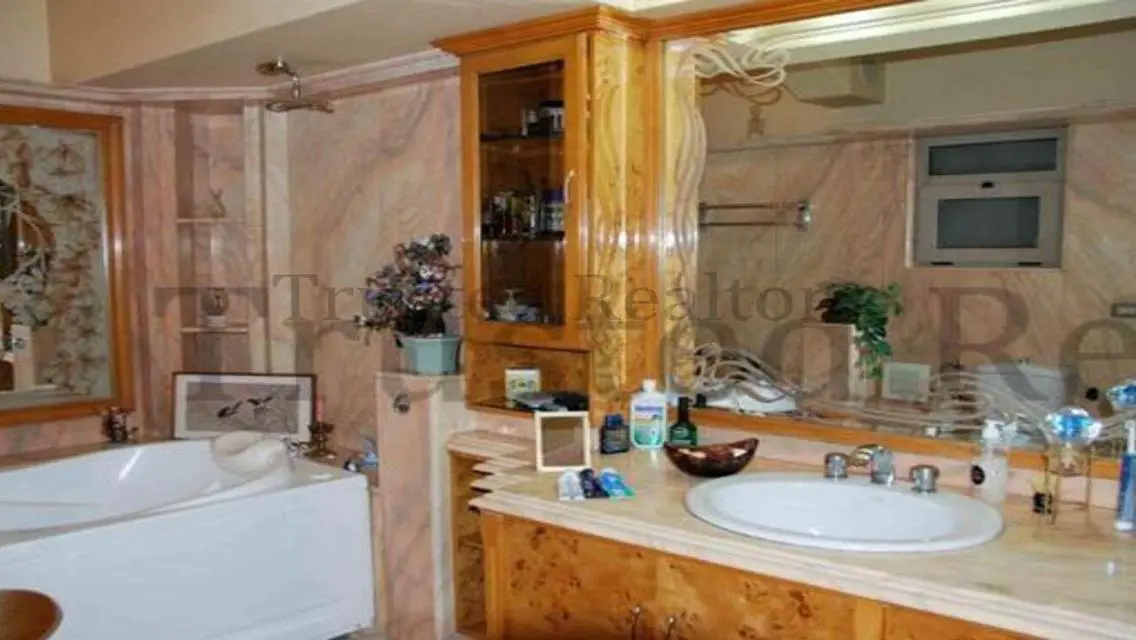 Luxurious 6 bedroom Penthouse for Sale in Hegaz St