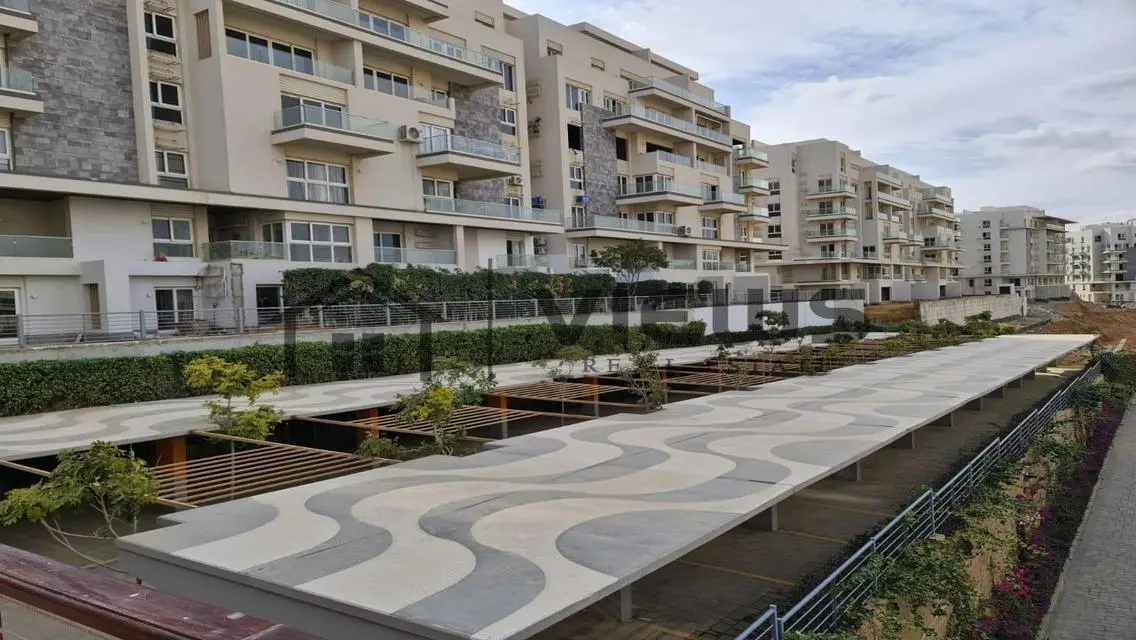 شقة فاخرة في I-City مع حديقة خاصة ومرافق مميزة