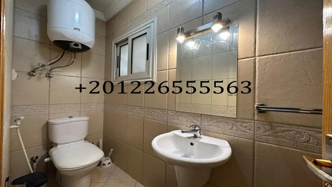 شقة مميزة للإيجار بـ 38,000 جنيه - 9 غرف و 2 حمام