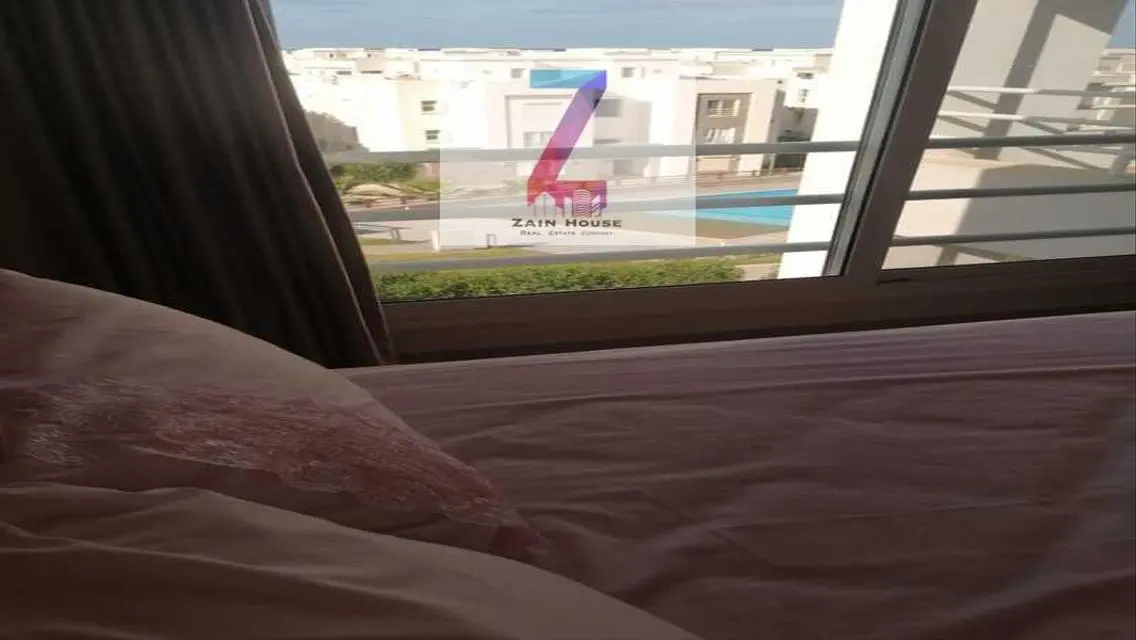للبيع بنتهاوس بسلم داخلى و 4 غرف فيو حمام سباحه