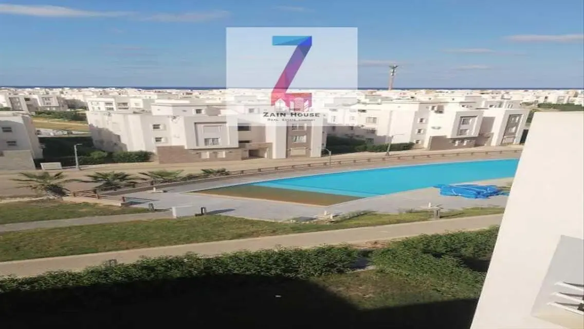 للبيع بنتهاوس بسلم داخلى و 4 غرف فيو حمام سباحه