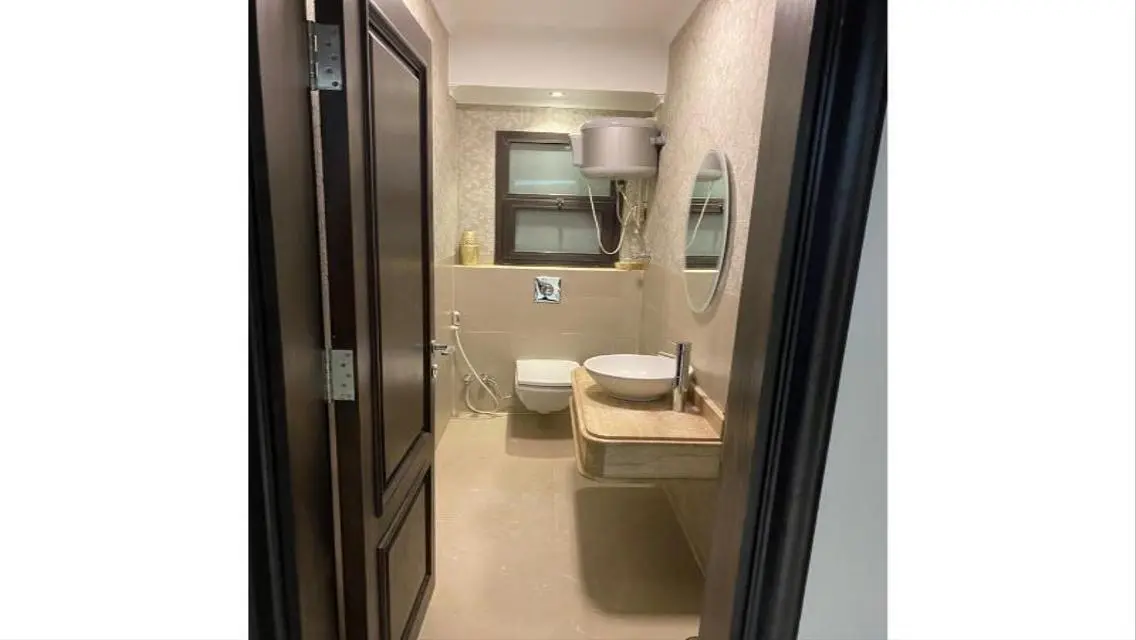 Semi furnished apartment 205m rent Eastown