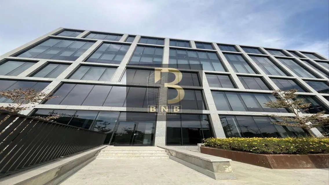 Fully finished office 96sqm in CFC new cairo