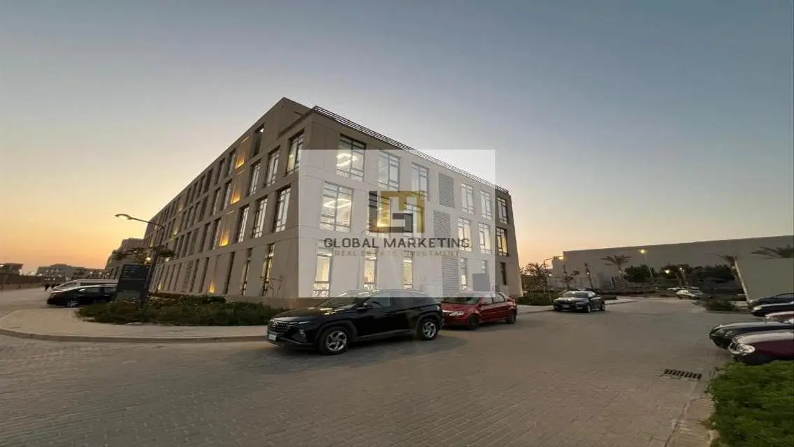 Complete building of 5800 m for sale in District 5
