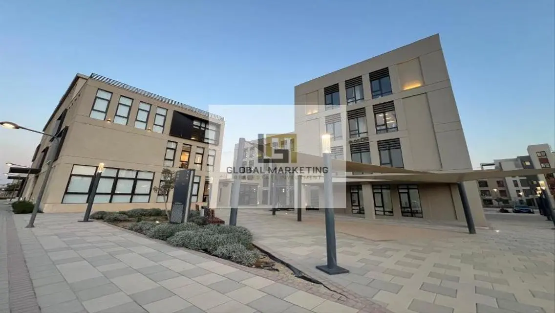 Complete building of 5800 m for sale in District 5
