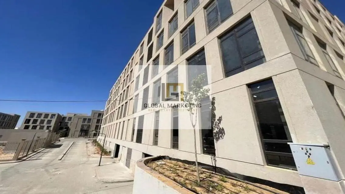 Complete building of 5800 m for rent in District 5