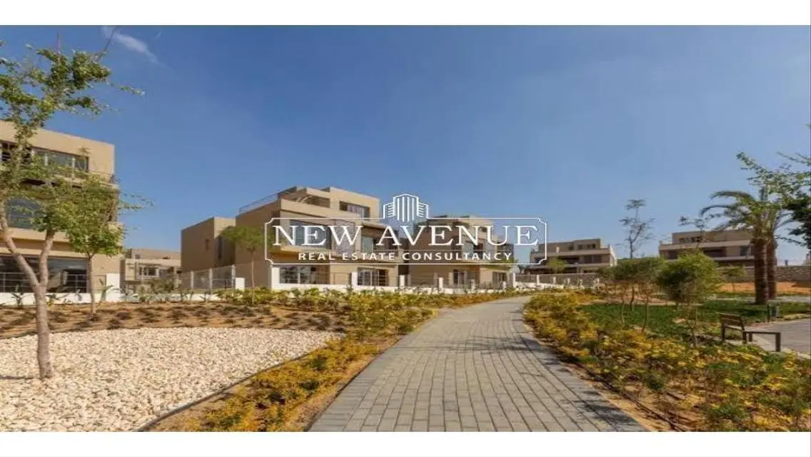 Luxury Apartment with Four Bedrooms and Private Garden