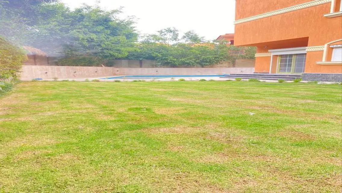 فيلا نموذج y  فى مدينه الرحاب بحمام سباحه  اول سكن