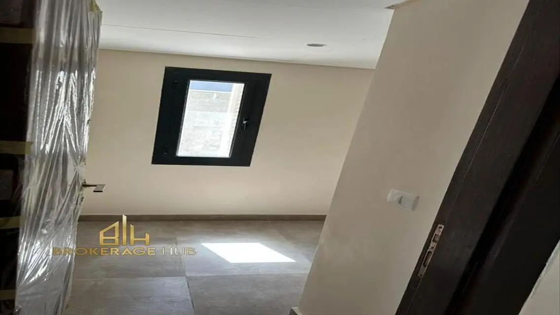 دوبلكس للأيجار لوكيشن مميز تريو جاردنز,