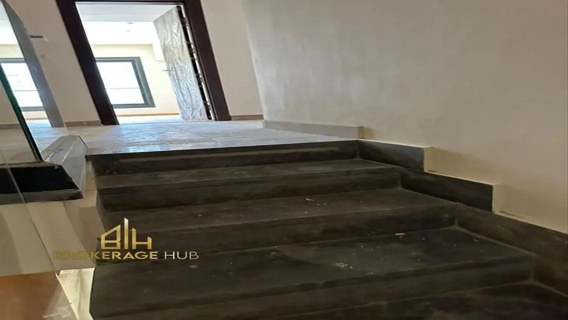 دوبلكس للأيجار لوكيشن مميز تريو جاردنز,