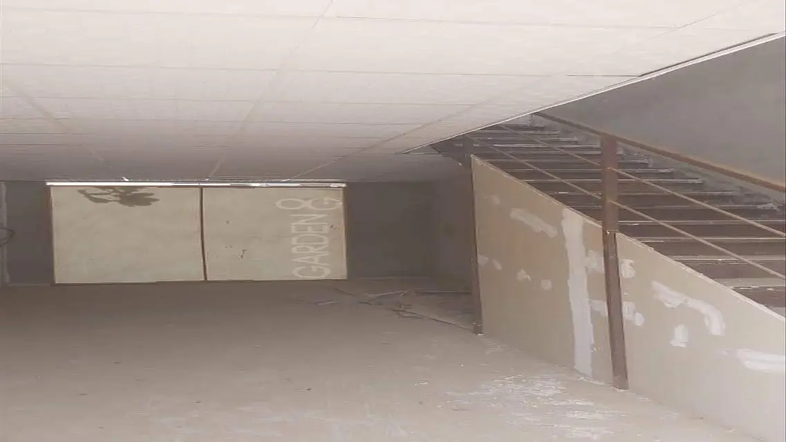 محلين للبيع باكبر مول تجاري بالحي الايطالي