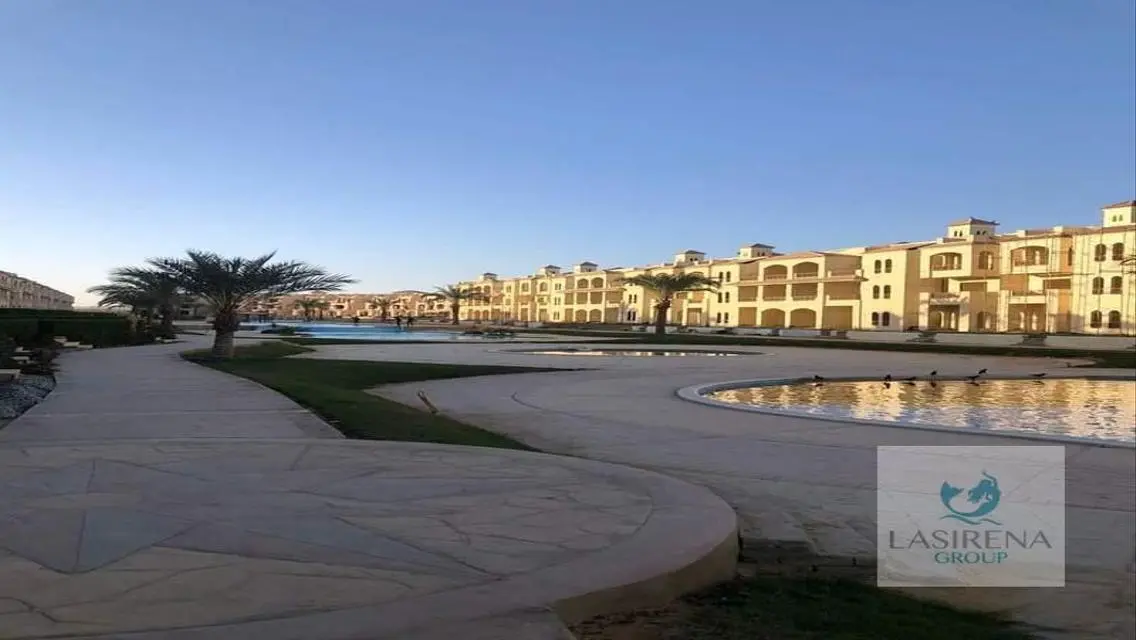 للبيع شاليه 110 متر دور اول لاسيرينا بالم بيتش