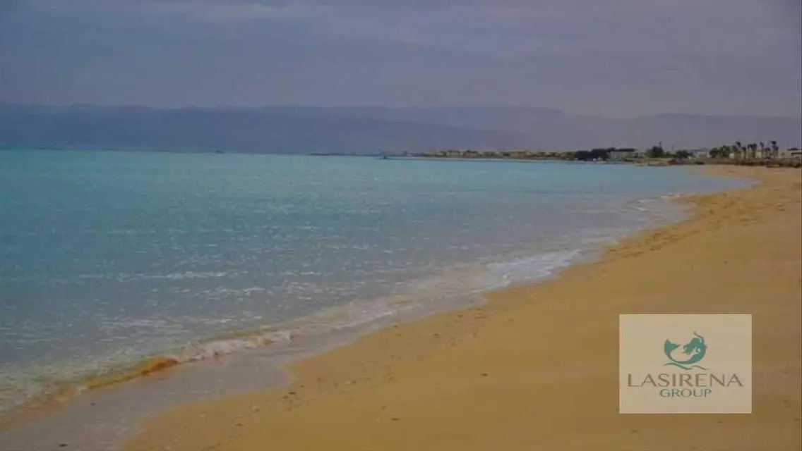 للبيع شاليه 110 متر دور اول لاسيرينا بالم بيتش