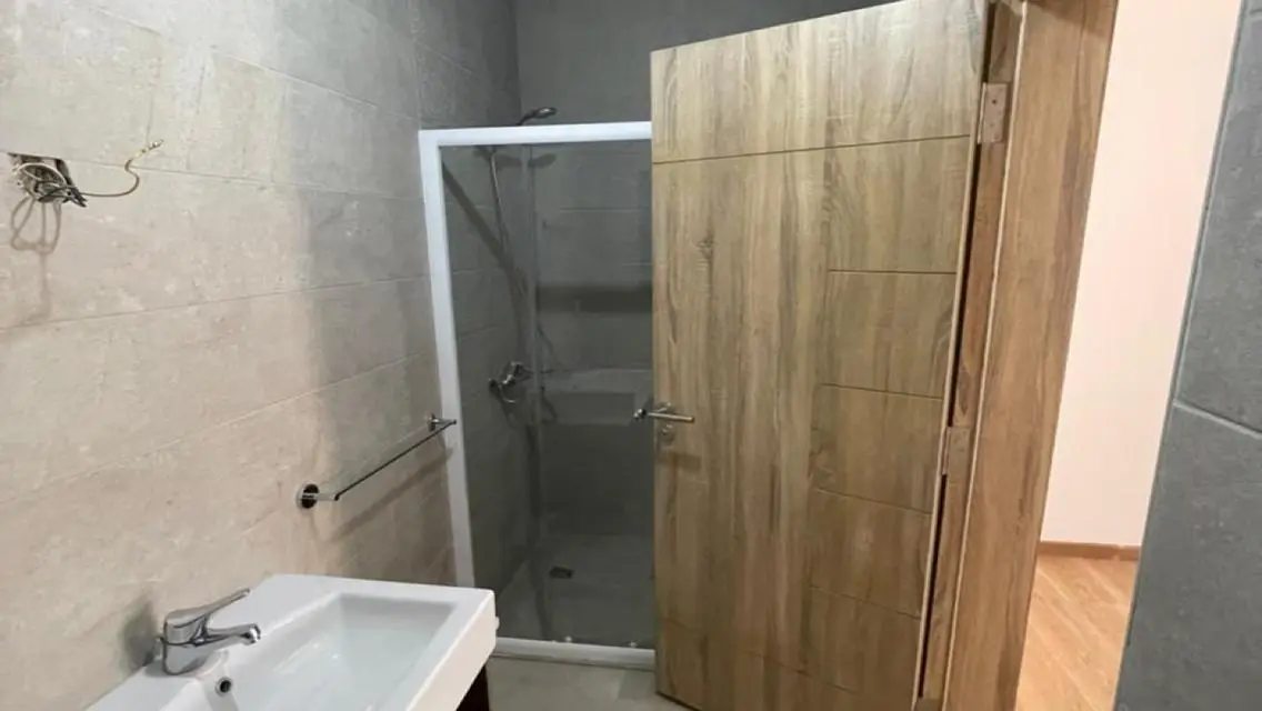 flat with kitchen and air conditioners for rent 