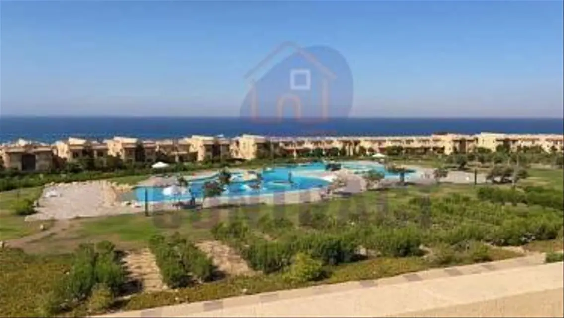 شالية تشطيب فاخر 140 م2 - مفروش - فيو حمام السباحة
