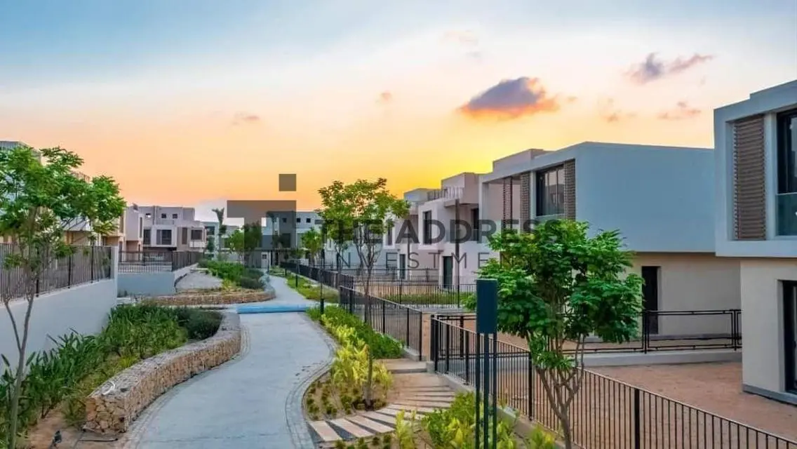 فيلا متشطبة للبيع بافخم كمبوند بsodic east 2